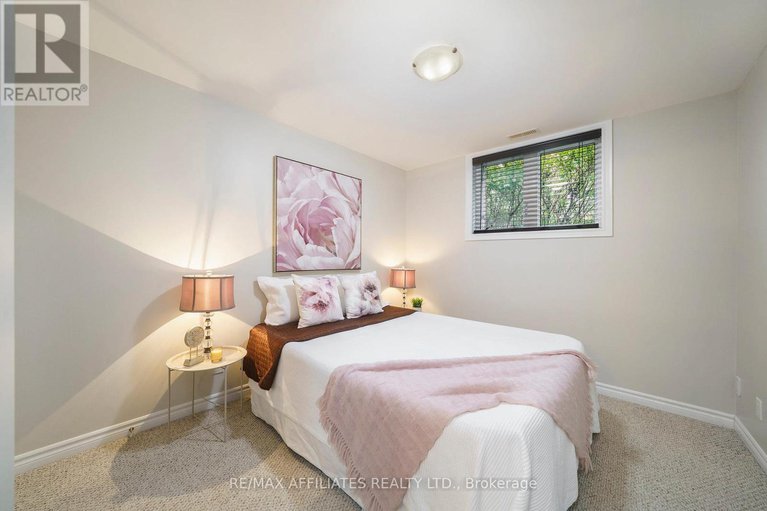 28356424/a-330-everest-private/elmvale-acres/ottawa/ontario/K1G4E4_9