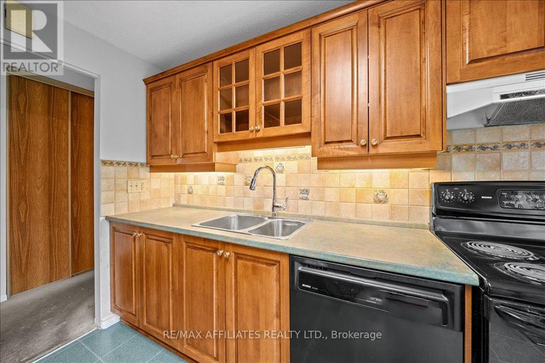 28917185/1610-schouten-drive/bilberry-creekqueenswood-heights/ottawa/ontario/K1E2J4_16