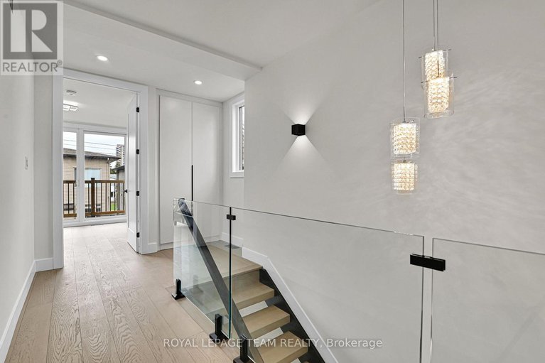 29076233/826-alpine-avenue/queensway-terrace-north/ottawa/ontario/K2B5R6_23