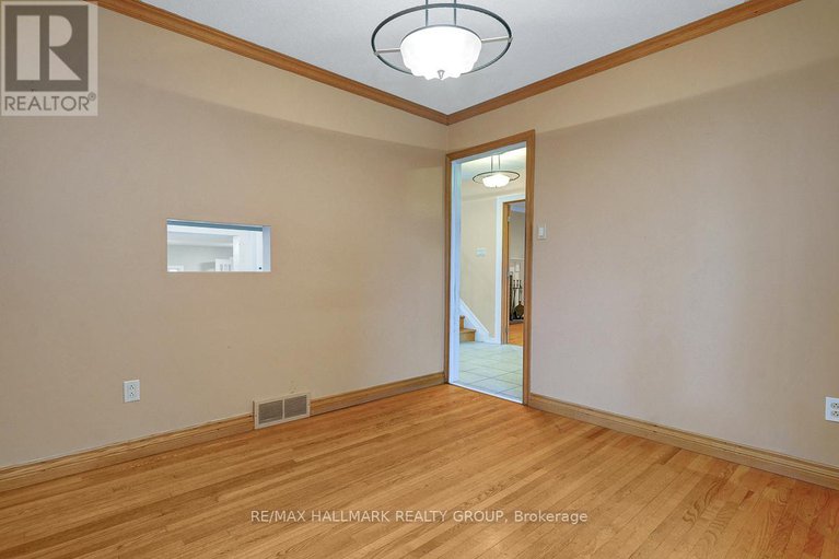 28499292/2149-hubbard-crescent/beacon-hill-north/ottawa/ontario/K1J6L3_10