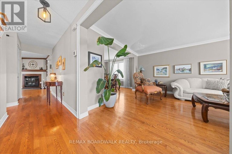 29646318/1594-meadowfield-place/chapel-hill/ottawa/ontario/K1C5V6_5