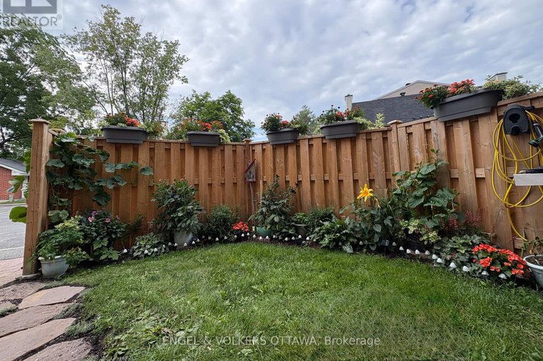 29320803/212-12-terrace-drive/westcliffe-estates/ottawa/ontario/K2H9J3_37