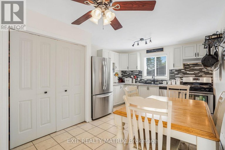 28587958/17-casselman-street/finch/north-stormont/ontario/K0C1K0_8