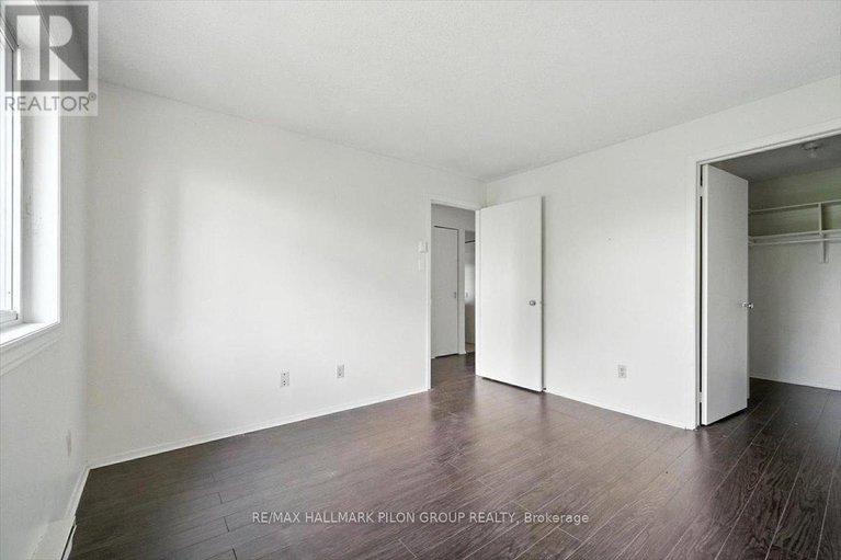28592354/411-270-brittany-drive/viscount-alexander-park/ottawa/ontario/K1K4M3_11