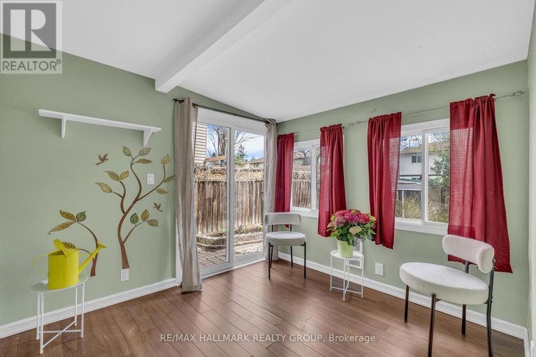 28631883/8-scharf-lane/glencairnhazeldean/ottawa/ontario/K2L2K2_12