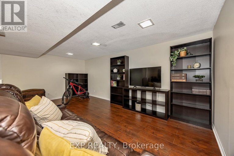 29607675/63-victor-street/stittsville-central/ottawa/ontario/K2S1H8_37