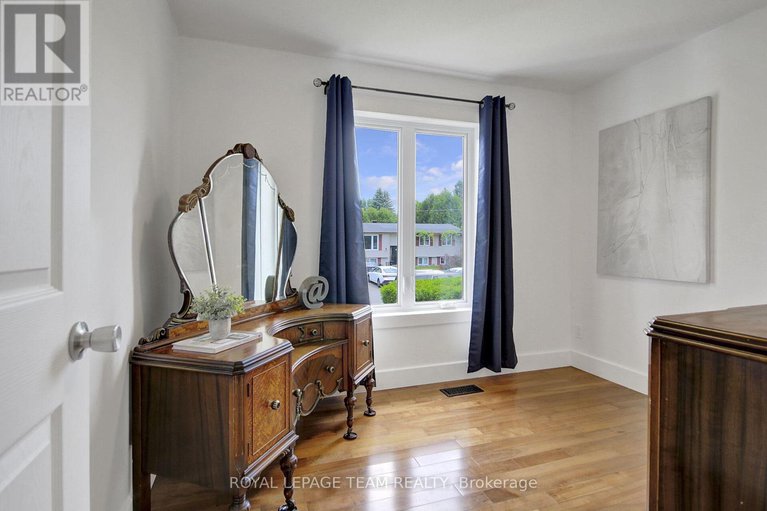 28527539/18-dowdall-crescent/fringewood/ottawa/ontario/K2S1T9_24
