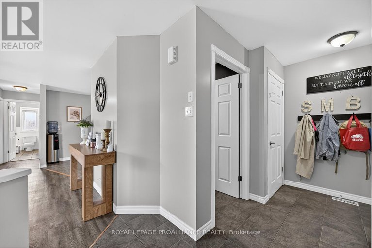 29557467/5500-meadowbrook-drive/iroquois/south-dundas/ontario/K0E1K0_5