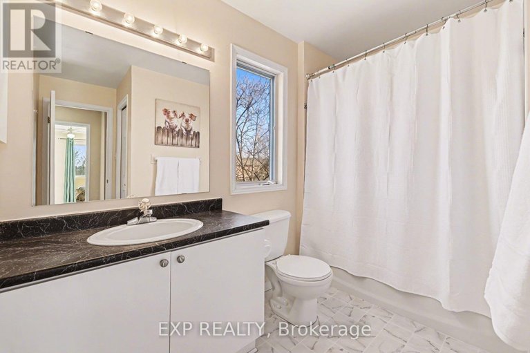 29666141/8-barnaby-private/overbrookcastle-heights/ottawa/ontario/K1K4S4_21