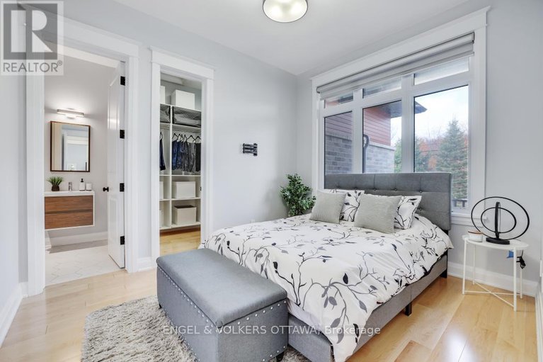 29037688/1296-bankfield-road/manotick-village-manotick-estates/ottawa/ontario/K4M1C4_29