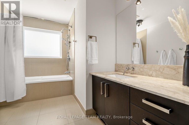 28088968/48-cedarhill-drive/cedar-hillorchard-estates/ottawa/ontario/K2R1C3_21