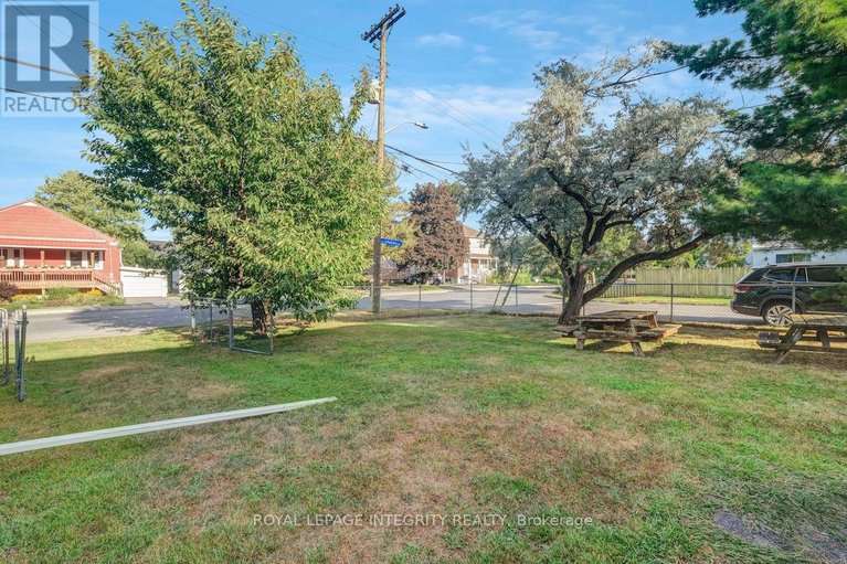 28782418/348-lafontaine-avenue/vanier/ottawa/ontario/K1L6X5_21