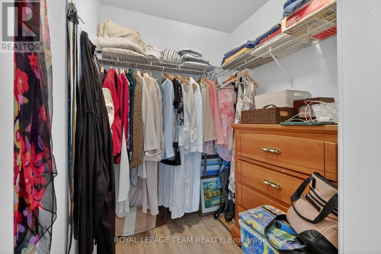 29517310/220-7-marquette-avenue/vanier/ottawa/ontario/K1L8A7_30