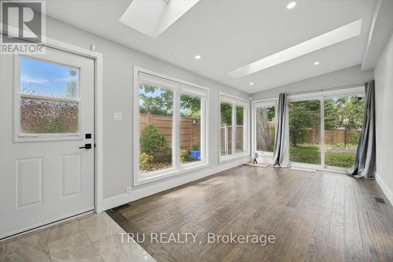 28427630/2114-balharrie-avenue/hawthorne-meadows/ottawa/ontario/K1G1G5_24