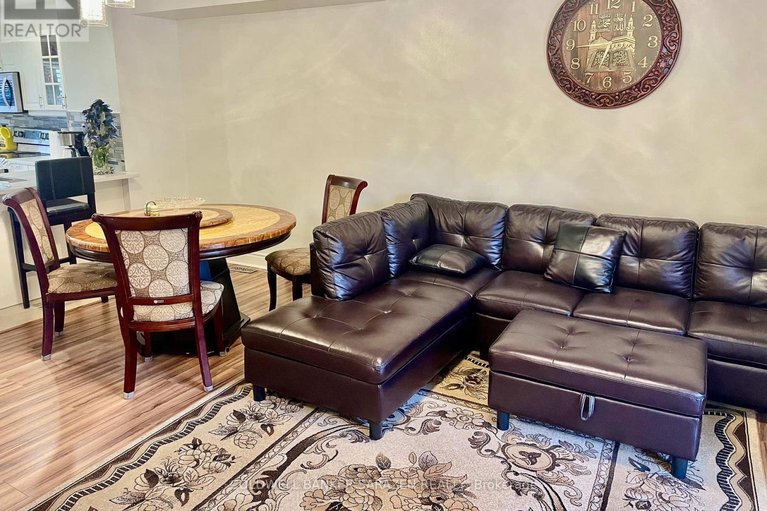 28921188/15-sturbridge-private/hunt-club-parkgreenboro/ottawa/ontario/K1T3J6_5