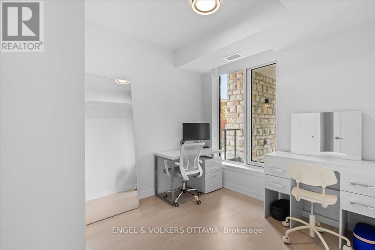 29633493/201-11-galt-street/old-ottawa-south/ottawa/ontario/K1S4R2_13