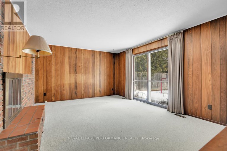 28381018/1970-marquis-avenue/beaconwood/ottawa/ontario/K1J8J4_13
