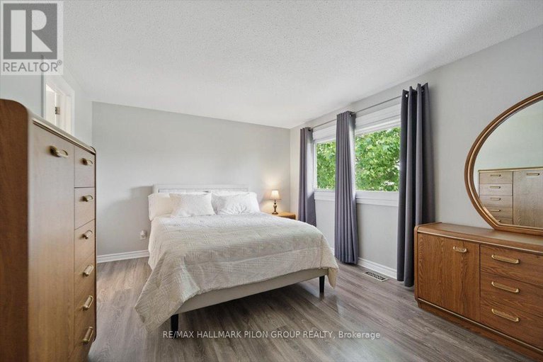 28412777/1358-bakker-court/convent-glen-south/ottawa/ontario/K1C2K4_14