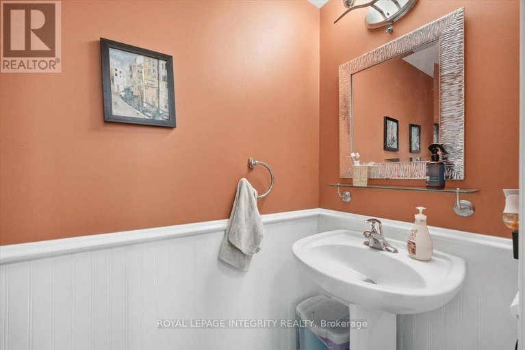 29381596/1110-luesby-crescent/fallingbrookgardenway-south/ottawa/ontario/K4A4X7_22