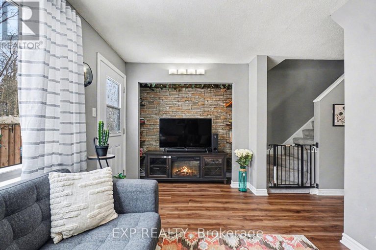 29426960/185-teal-crescent/chatelaine-village/ottawa/ontario/K1E2C3_5