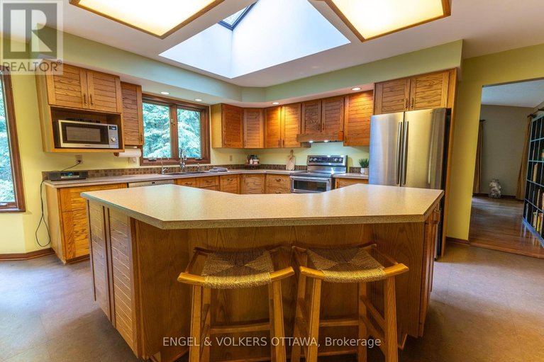 28451824/7-deerfield-drive/mcnabbraeside-twps/mcnabbraeside/ontario/K0A3L0_14