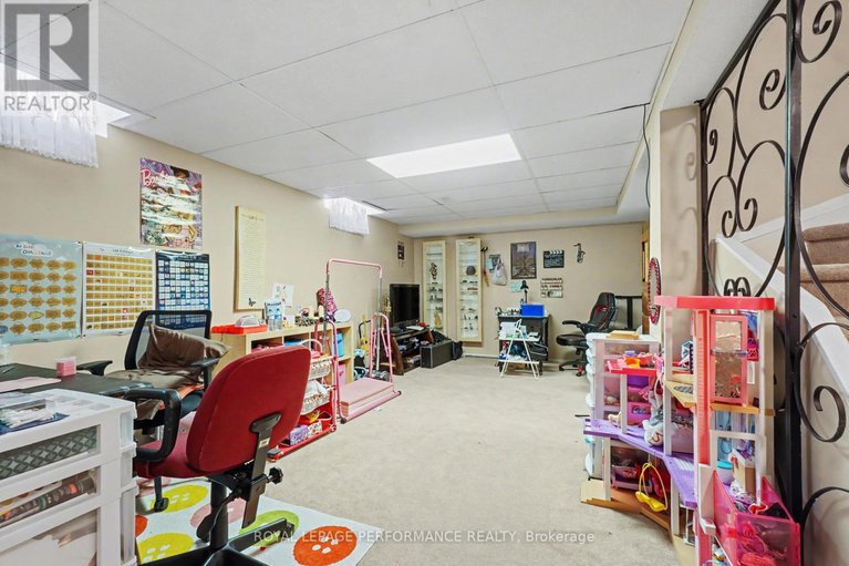 29402069/734-merkley-drive/fallingbrookpineridge/ottawa/ontario/K4A2T8_29