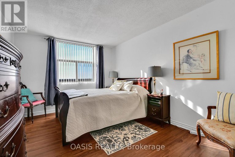 29432308/1108-2760-carousel-crescent/emerald-woodssawmill-creek/ottawa/ontario/K1T2N4_23