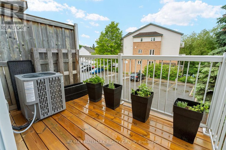 28457131/1340-guthrie-street/leslie-park/ottawa/ontario/K2H1G8_20