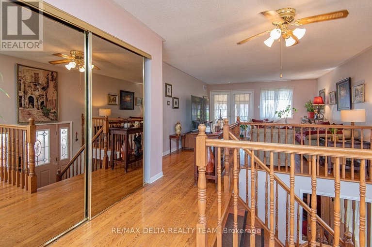 29649021/892-beauchamp-avenue/hiawatha-parkconvent-glen/ottawa/ontario/K1C3A7_4