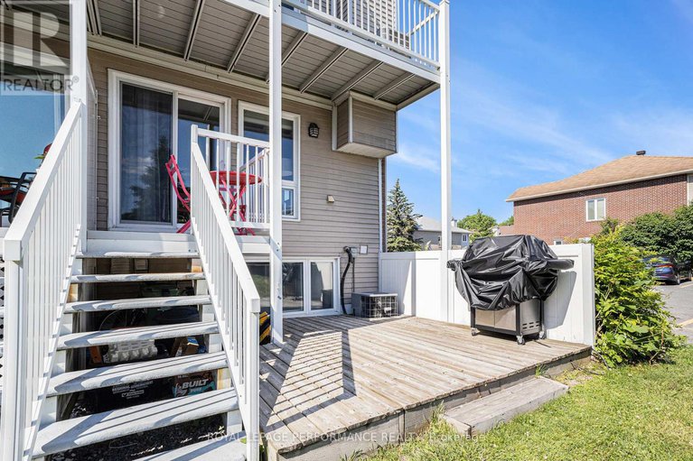 28573942/6074-red-willow-drive/chapel-hill/ottawa/ontario/K1C7J5_24