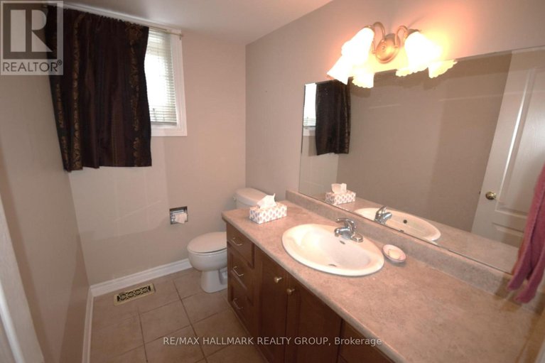 29219493/1749-des-prairies-avenue/queenswood-heights-south/ottawa/ontario/K1E2R1_5