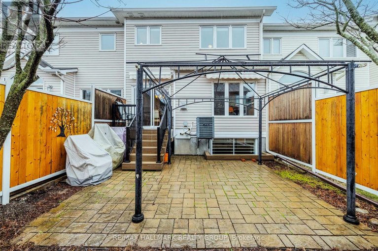 29648631/548-langelier-avenue/mer-bleuebradley-estatesanderson-park/ottawa/ontario/K1W0E7_30