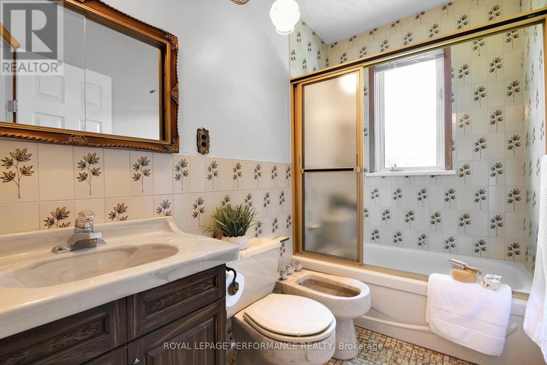 28522253/1379-mayview-avenue/carlington/ottawa/ontario/K1Z8H6_20