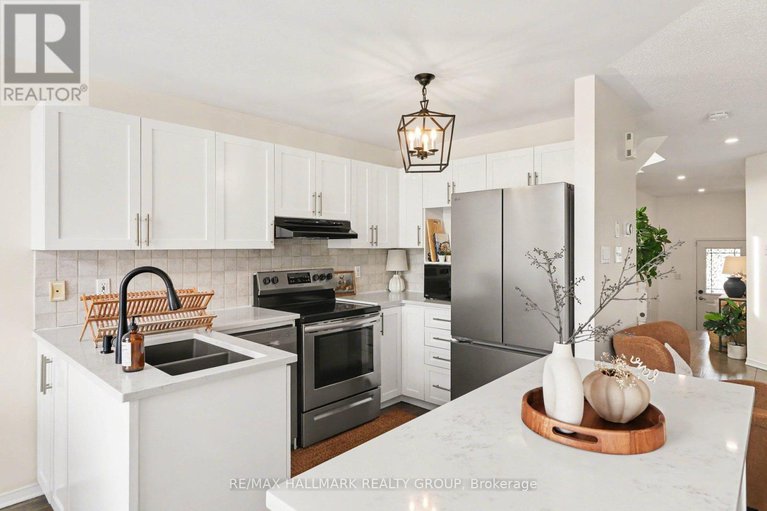 29437626/2229-brockstone-crescent/avalon-east/ottawa/ontario/K4A4V5_20