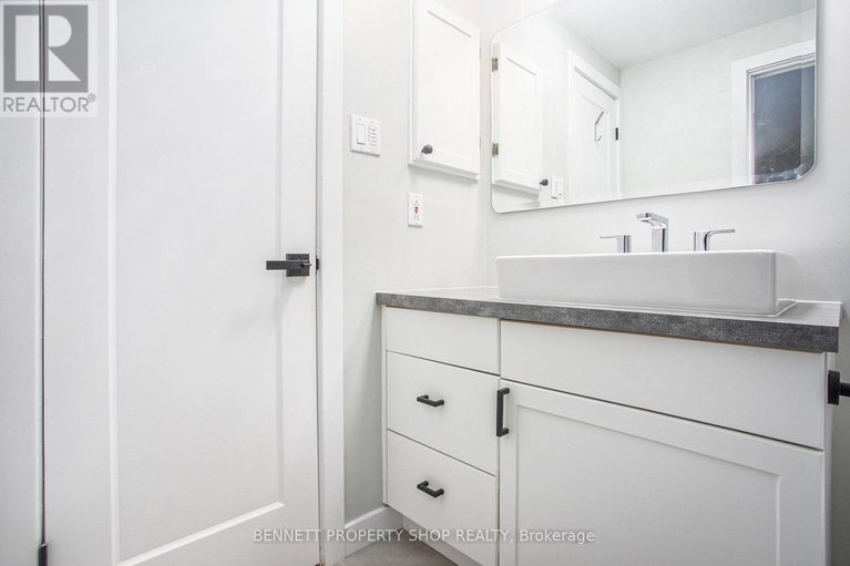 28865552/77-1642-du-sommet-place/chateauneuf/ottawa/ontario/K1C4Y9_17