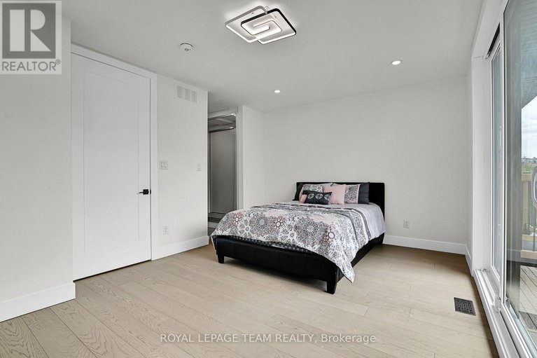 29076233/826-alpine-avenue/queensway-terrace-north/ottawa/ontario/K2B5R6_24