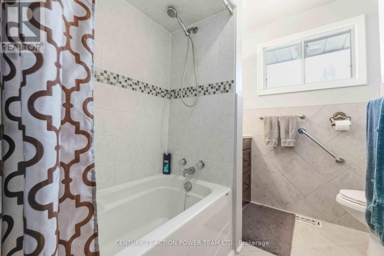 29369223/1705-old-montreal-road/camelot/ottawa/ontario/K4C1G7_18