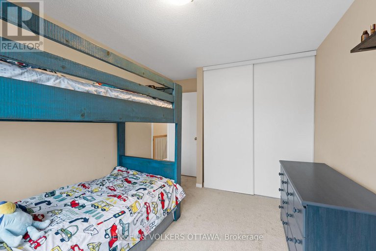 29142168/526-meadowbreeze-drive/emerald-meadowstrailwest/ottawa/ontario/K2M2T4_25