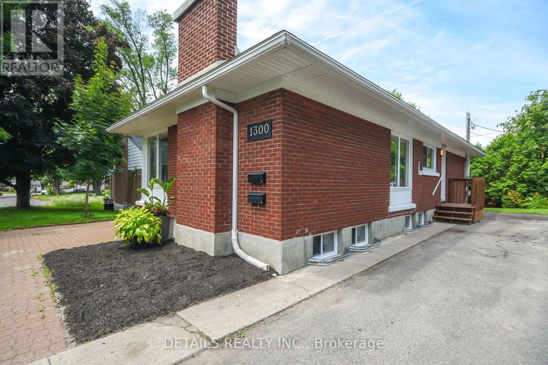 28587283/1300-field-street/bel-air-park/ottawa/ontario/K2C2R3_17