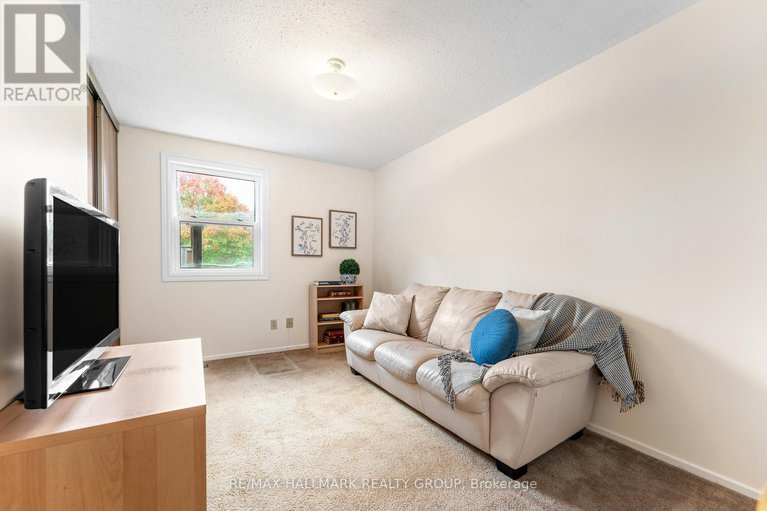28978664/1075-avignon-court/orleans-wood/ottawa/ontario/K1C2N4_18
