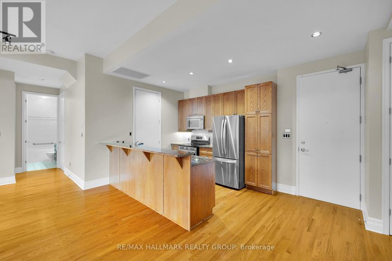 28579122/ph5-330-loretta-avenue-s/west-centre-town/ottawa/ontario/K1S4E8_20
