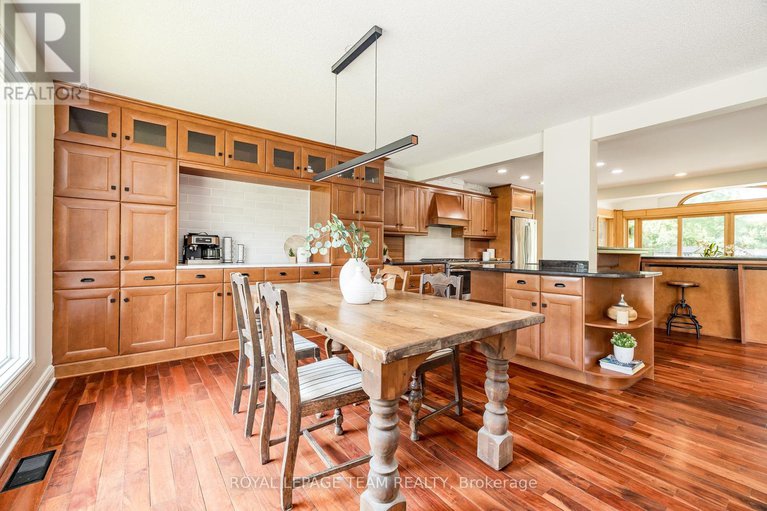 28666858/1216a-river-road/manotick-east-to-manotick-station/ottawa/ontario/K4M1B4_17