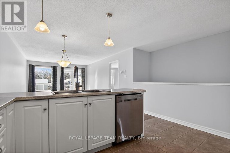 29376462/464-honeyborne-street/almonte/mississippi-mills/ontario/K0A1A0_13