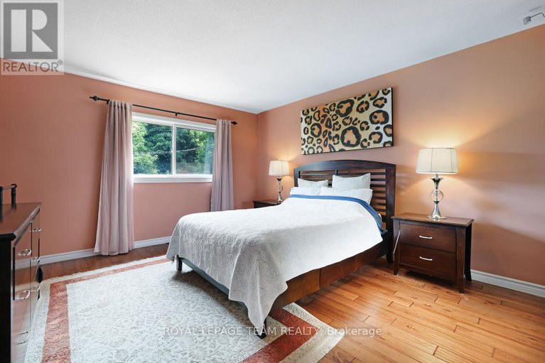 28576790/807-maplecrest-avenue/mckellar-heightsglabar-park/ottawa/ontario/K2A2Z7_16