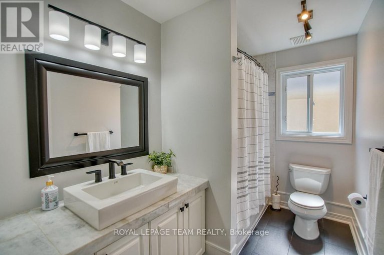 29646083/13-shannondoe-crescent-w/bridlewood/ottawa/ontario/K2M2H1_35