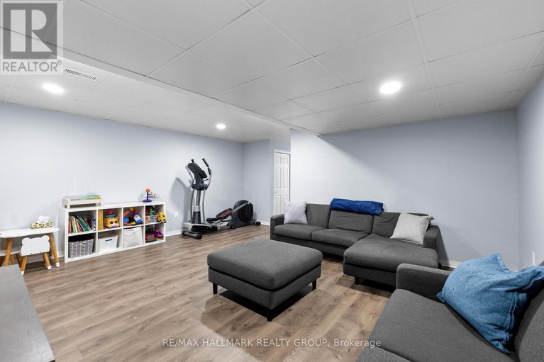 29246859/37-roblyn-way/barrhaven-east/ottawa/ontario/K2G5Z5_29