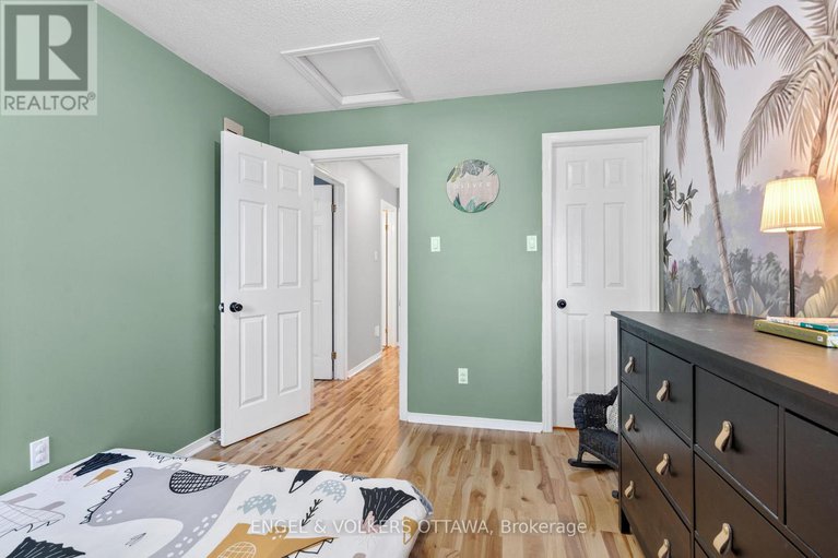28419048/92-markland-crescent/barrhaven-east/ottawa/ontario/K2G5Z7_30