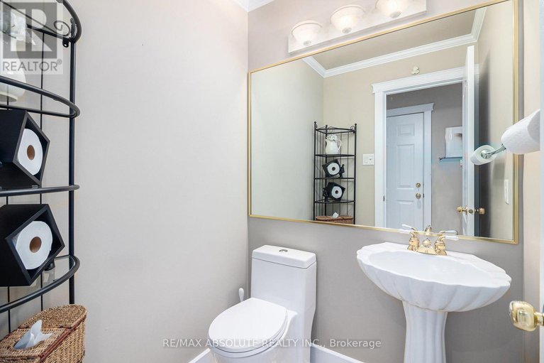 28323111/47-robinson-avenue/sandy-hill/ottawa/ontario/K1N8N8_28