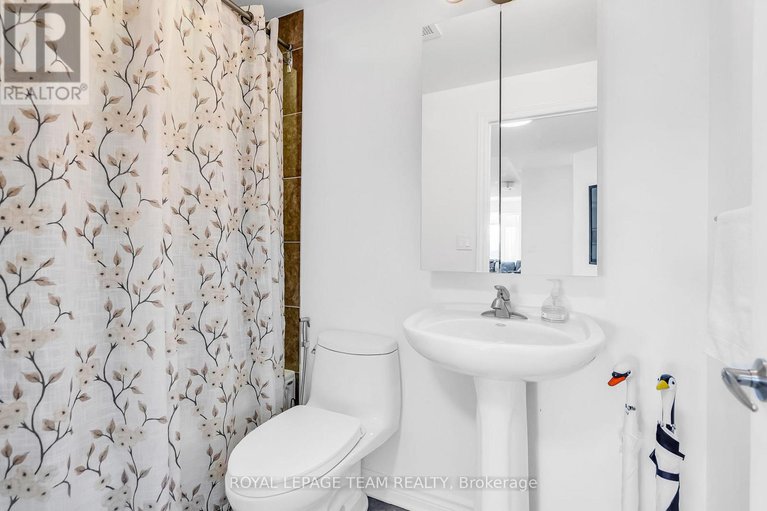 28487683/413-575-byron-avenue/mckellarhighland/ottawa/ontario/K2A1R7_26