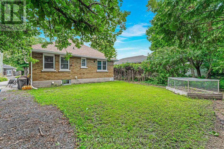 28334647/2216-prospect-avenue/alta-vista/ottawa/ontario/K1H7G3_24